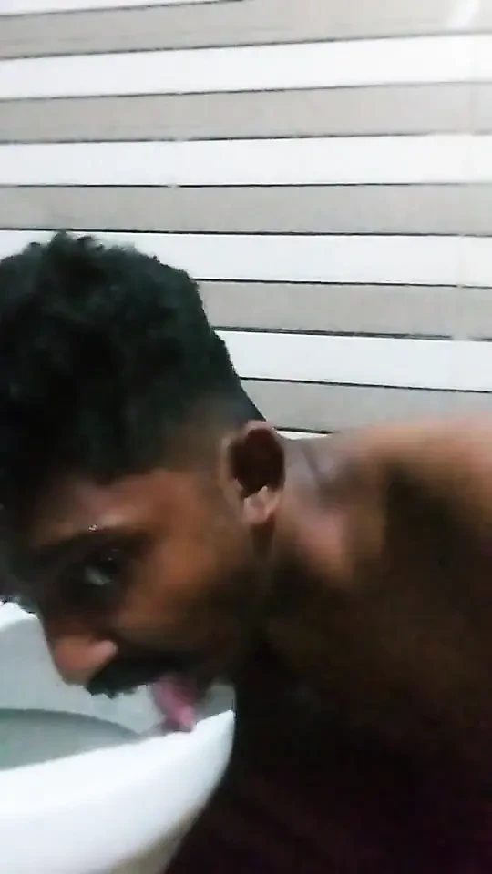 HeadmasdterDumbFag tuvalette oyun oynama cezası