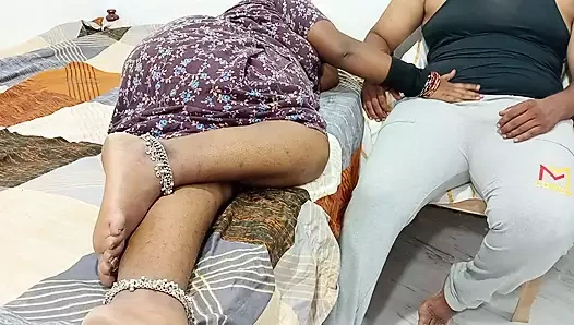 Tamil evli kadın devarını baştan çıkarıyor ve yatakta ateşli bir seans yaptı