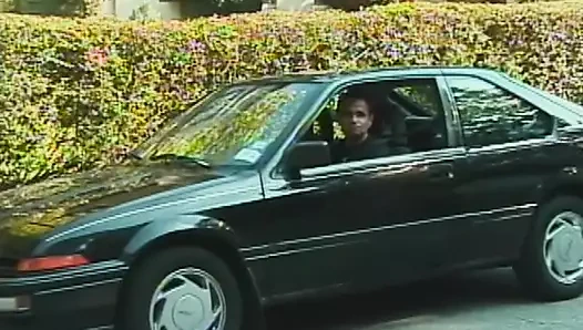 Kızıl saçlı köle kız kendini efendi Ren'in hakimiyet dersine hazırlıyor!