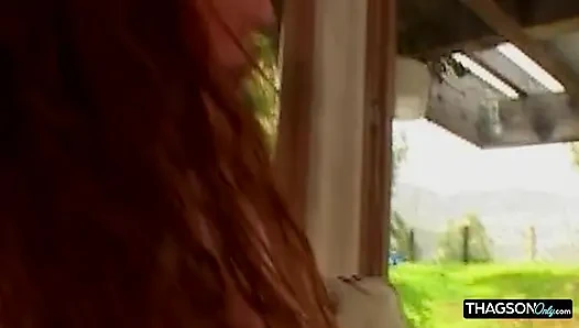Büyük zenci yarağı gırtlağına kadar öğürüyor drool fest - ahegao sürtük her yere sızdırıyor