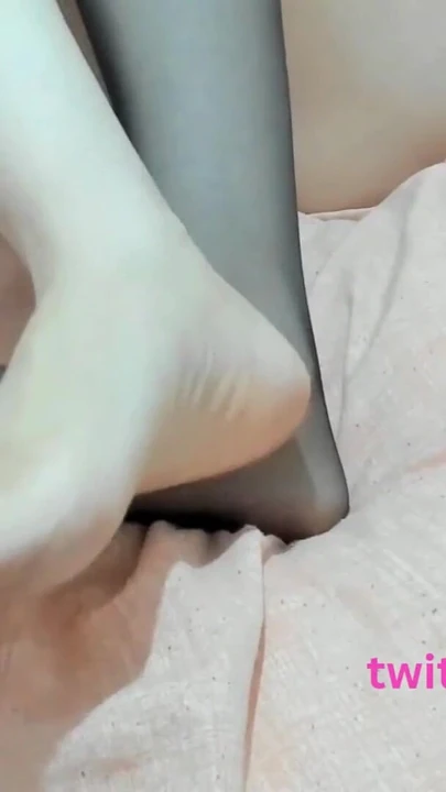 Эпический момент из "ЛИЖИ МОИ СТУПНИ - ПОСОСИ МОИ СТУПНИ - ТРАХНИ МОИ СТУПНИ - ФУТ-ФЕТИШ ДОЛЖЕН ГОВОРИТЬ - НЕЙЛОНОВЫЕ ЧУЛКИ - ТУРЕЦКАЯ МИЛФА ПОРНО-"