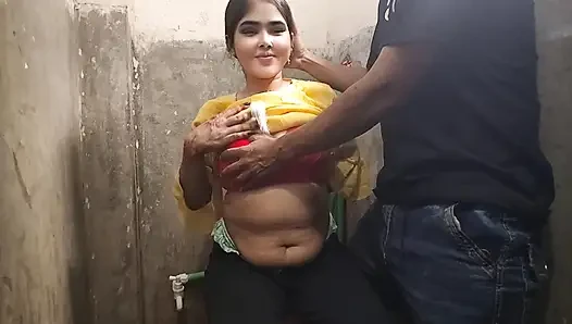 Gerçek evli çift buharlı banyo seansı ve romantik duş samimiyeti