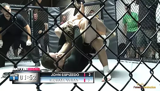 Kavganın galibi sürtük Kelly'nin boşluğuna götten girmenin tatminini karşılıyor.