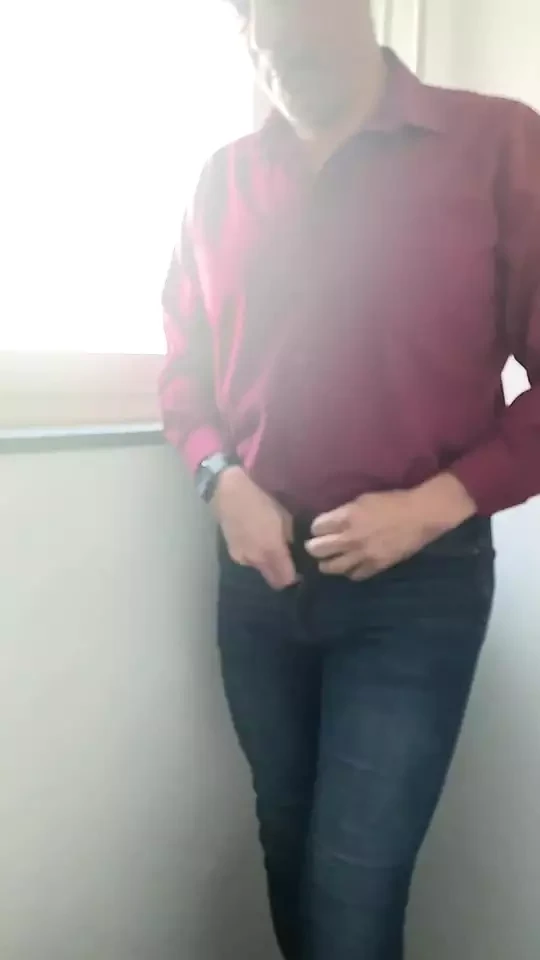 Muss wieder meinen Slip vollpissen, im Buero