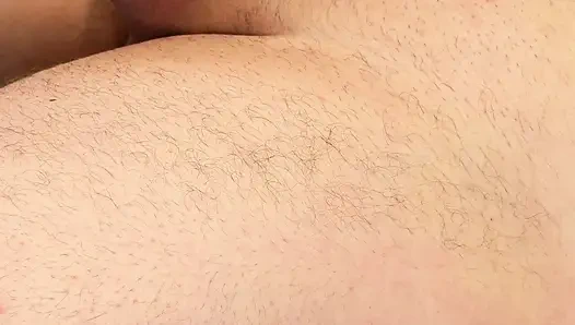 Ayaklarla sağılan horoz