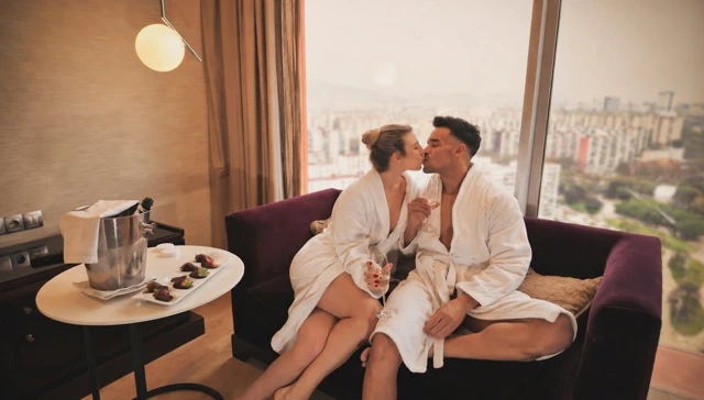 Samimi kutlama tutkulu sikişe dönüşüyor