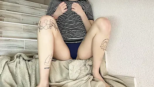 Merdivenlerde esmer orgazm
