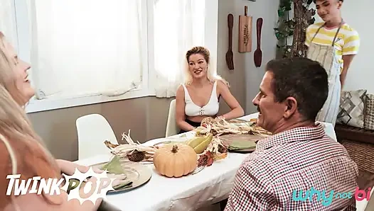 Twinkpop - foxy alex flörtöz bir şükran günü ziyafeti sonrası Cherry Kiss ve Drake von'a katılıyor