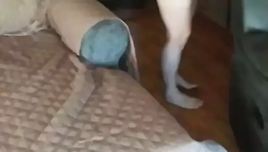 Eşi poz ile yeni bir yerde kırma