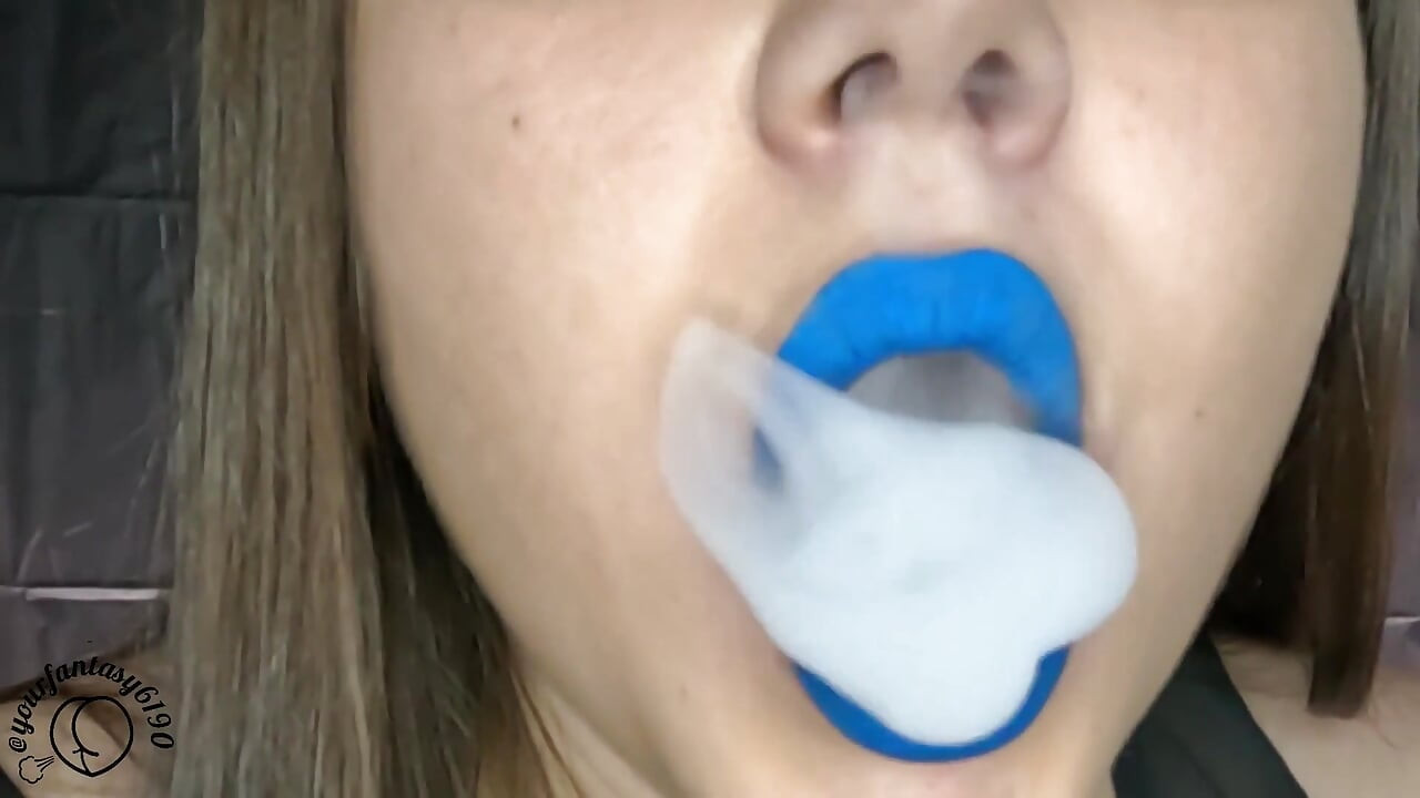 Mavi ruj ile vaping yakın çekim