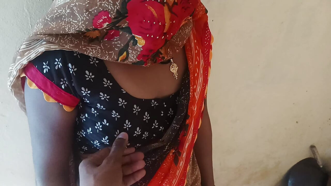 Desi padosan bhabhi ki chudai ki jab bhaiya ghar par nahi the hindi audeo