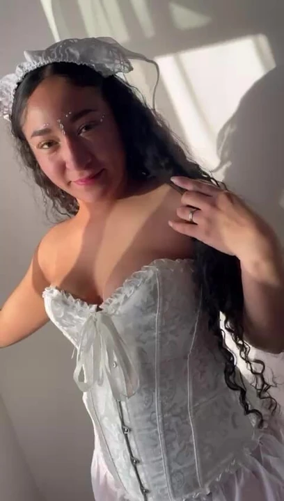 Hakkımda biraz bilgi edin, eğer hoşuna giderse, kal ve beni takip et sevgilim.