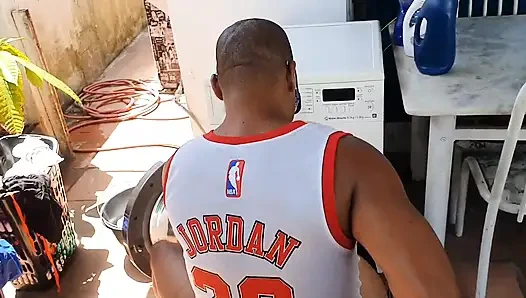 Я застряла в стиральной машине, моим черным хуем пасынок воспользовался и трахнул меня