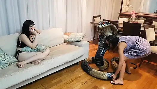 Fernanda Tassoni ve en iyi kız 18 yaşındaki Nina tarafından aşırı derin ayaklar