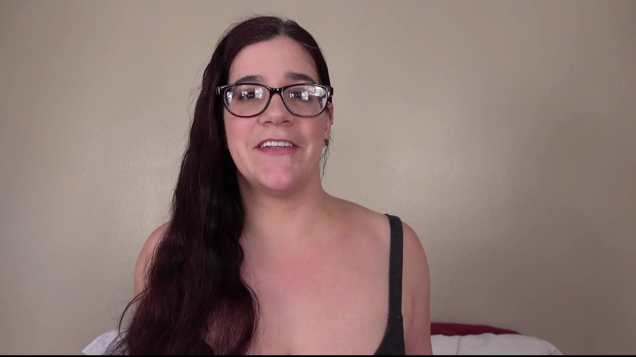 Desperate Amateurs Vicki hot mom rides a saddle and gets fucked hard