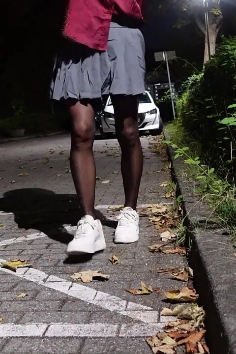 Çoraplı otoparkta dildomu sikiyorum