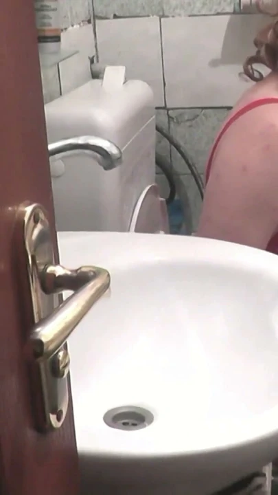 Güzel seksi doğal sarışın olgun milf'in sabahı. Şeffaf sabahlık içinde, külotsuz. Erotik cinsel iç çamaşırı… | Klip 2