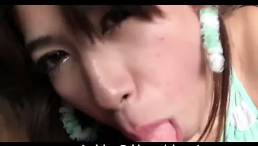 Transeksüel kristal mavi kadın iç çamaşırı oral seks