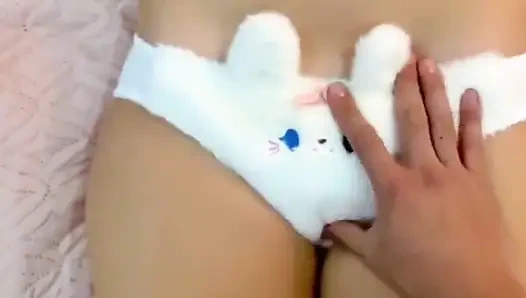 Üvey erkek kardeş bakire üvey kız kardeşinin amına boşalıyor