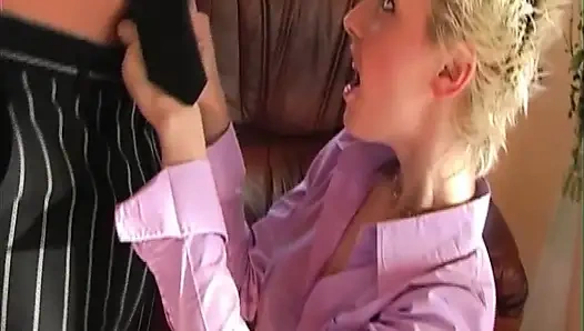 Sarışın Hatun Kanepede Vahşi Parmaklanıyor