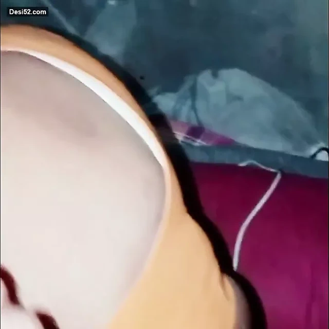 Desi mangalsutra waali bhabhi göğüsler sutyen bluz