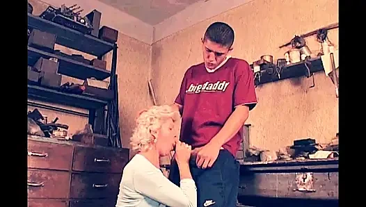 Nine ilk kez anal seks yapıyor