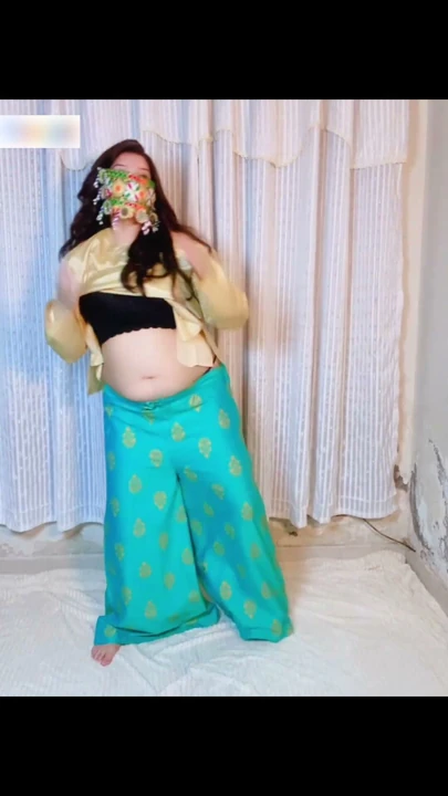 Pakistanlı güzel Mujra canlı görüntülü görüşmede çıplak dans ediyor | Klip 1