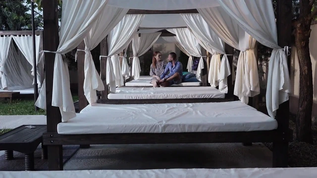 Seks Eğitmeni Sarışın Vahşi Üçlü Seks Yapıyor