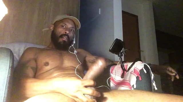 Поглаживание длинного хуя - большой черный член из Миннесоты