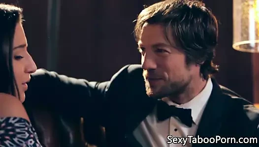 Muhteşem aktris sakso çekiyor ve oyuncuya biniyor