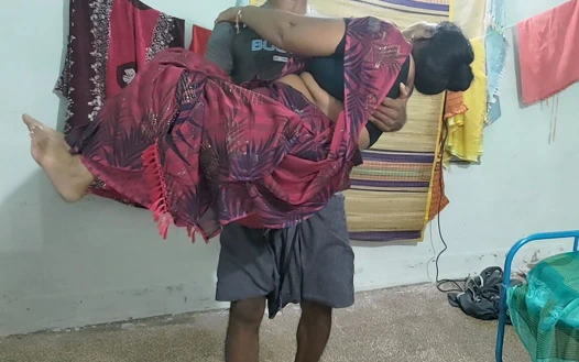 Kayınvalide içeride duruyordu ona sarıldım ve gerçek ev yapımıyla seks yaptım