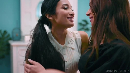 Modern-day Sins - Lesbian Girlfriends Avery Black and April Olsen Caught Fucking During House Tour!