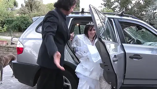 Gündüz gelin, gece sürtük