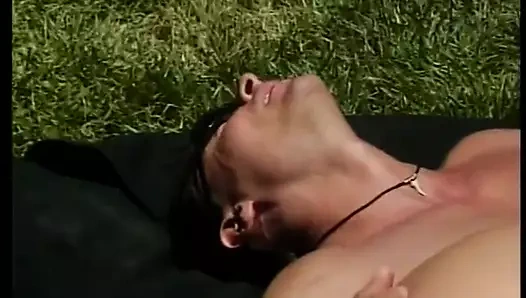 Büyük sert yarak bu güzel lolla esmeri amcık yedikten sonra sikiyor