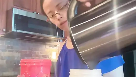 Mutfağı temizliyorum eğlence zamanı