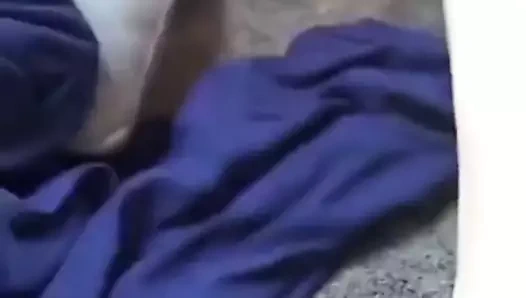 Büyük bir yük çekerken arkadaşı tarafından yakalandı