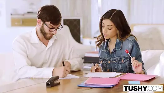 Tushy üniversite öğrencisi her gün anal baskınlığa ihtiyaç duyar