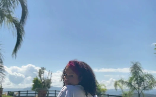 Tombul zenci havuzda deli gibi osuruyor