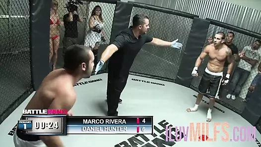 Dövmeli sarışın büyük yarak emmeyi ve sikişmeyi seviyor