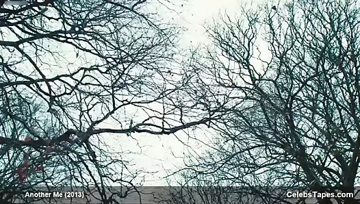 Sophie Turner göğüs dekoltesi videosu