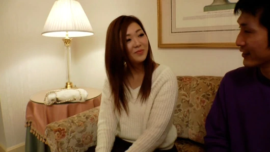 M973G05 Gergin bir zinacı evli kadın da kocasına ihanet etmek ahlaksızlık duygusu için heyecan verici bir faktördür