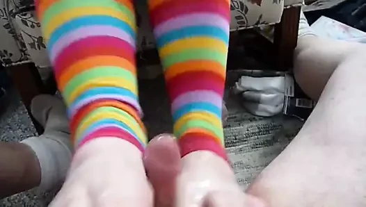 Gökkuşağı tozluk ile footjob