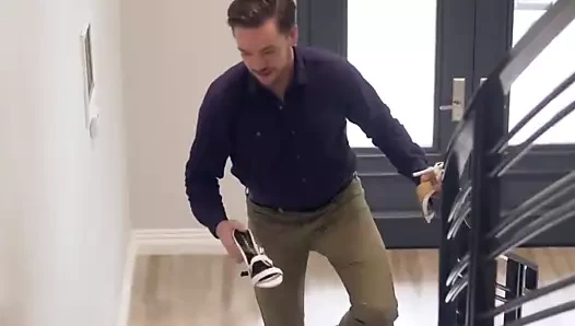 Erkek arkadaş en iyi eve hoş geldin hediyesini alır