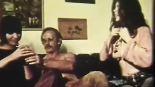 Yaşlı adam akşamları azgın alır (1960'larda vintage)