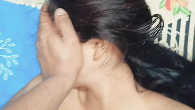 Hintli kadın sıkı tombul büyük zenci yarağı masajı sikişiyor lund masajı sıkı amcık sikişi