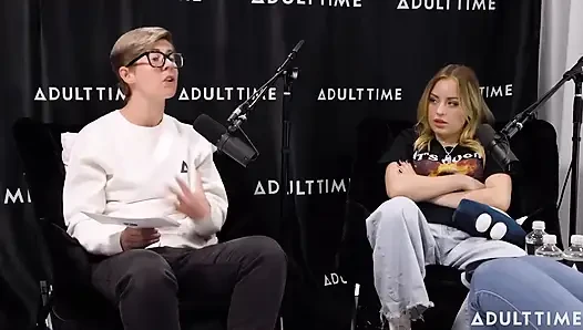 Gizelle Blanco ve Anna Claire Feromonları Bulutlar, Makaslama ve Çalı | Adult Time Podcast