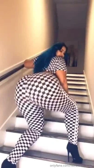 Güzel canavar götlü koca götlü beyaz kız