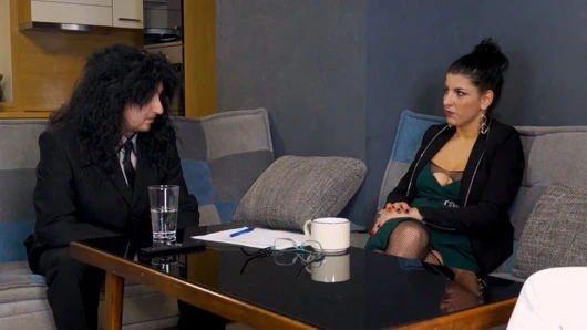 Bu küçücük sikiyle yaptığı en iyi iş görüşmesi olmalı!