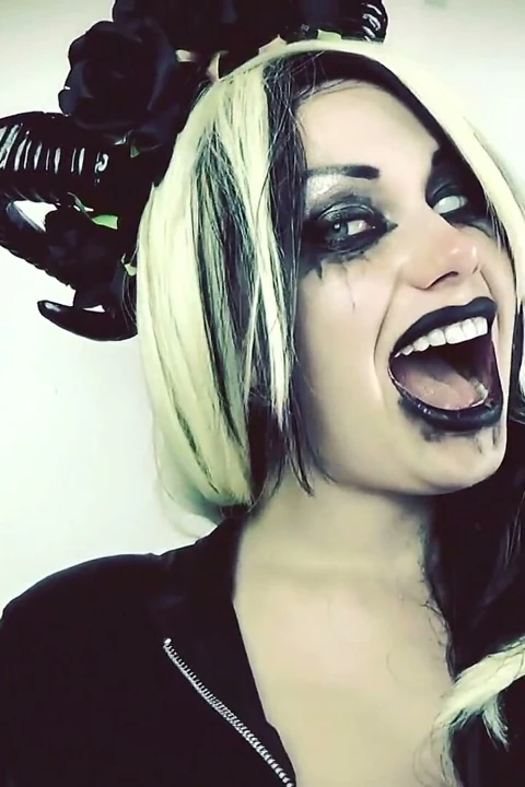 Succubus sikiştikten sonra seni yalayacak!