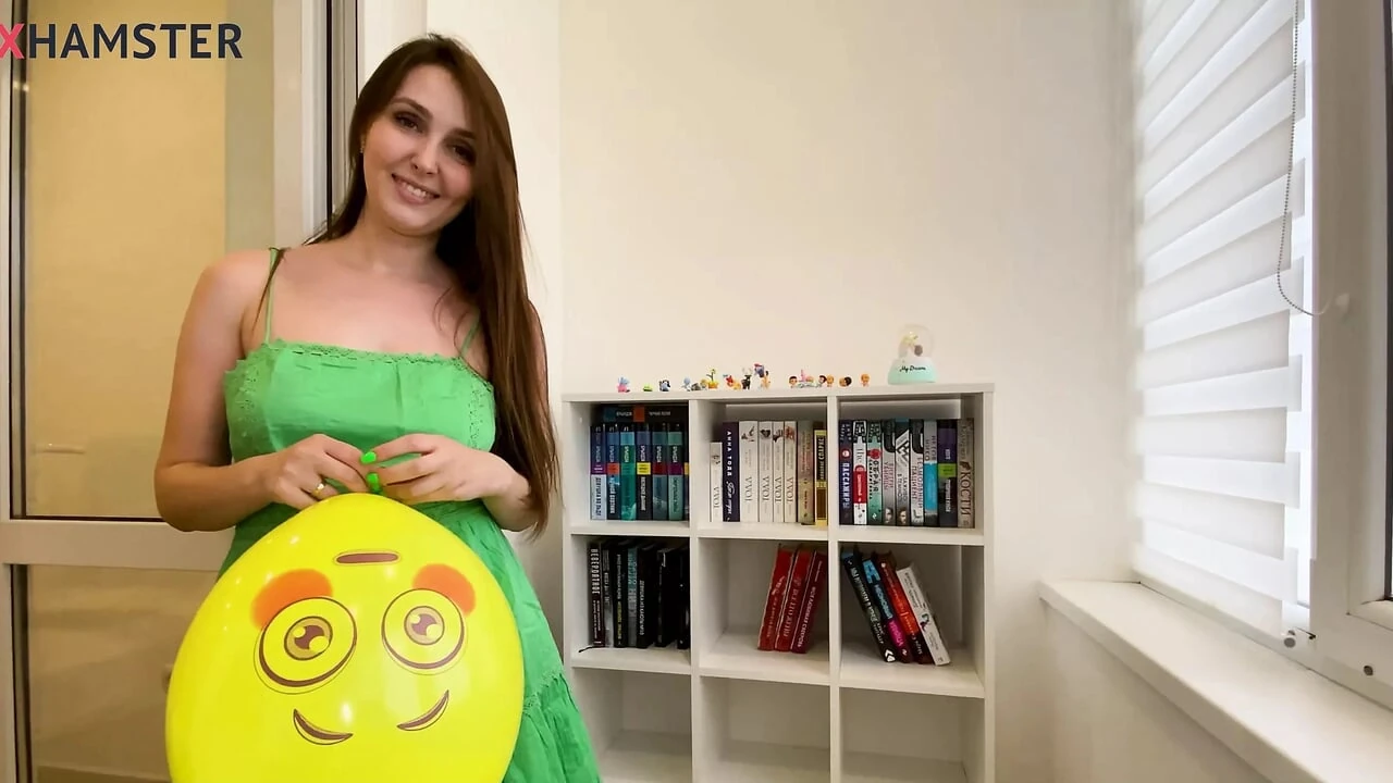 सौतेली मम्मी ने अपने सौतेले बेटे को उसके जन्मदिन के लिए अपनी चूत दी